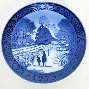 1973 Royal Copenhagen Blue Christmas Going Home Train Plate 7" Hjem Til Jul - Picture 1 of 4