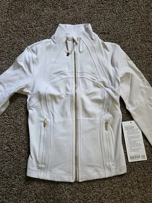 NUEVO CON ETIQUETAS Chaqueta Recortada Lululemon Define Nulu Cremallera Dorada Marfil Claro Talla 6 Foto 1 de 4