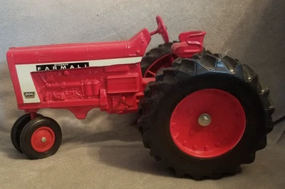 Tractor diésel delantero estrecho McCormick IH Farmall 806 ERTL 1/16 DE COLECCIÓN EE. UU. Foto 1 de 4
