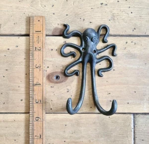 OCTOPUSMANTEL / SCHLÜSSELHAKEN Gusseisen rustikal Hängehaken Pflockaufhänger ANTIKEISEN - Bild 1 von 1