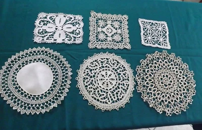 lot de 6 napperons, tous faits ou brodés main, anciens - Photo 1/4