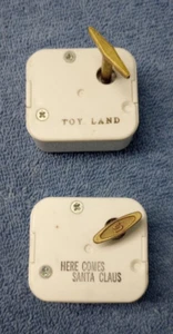 2 Sankyo key wound Music Boxes Movement - Toy Land & Here Comes Santa Claus - Imagen 1 de 4