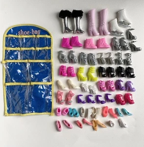 Lotto 33 scarpe Barbie tacchi alti fashionista alcune squishy stivali giapponesi pattini da ghiaccio - Foto 1 di 21