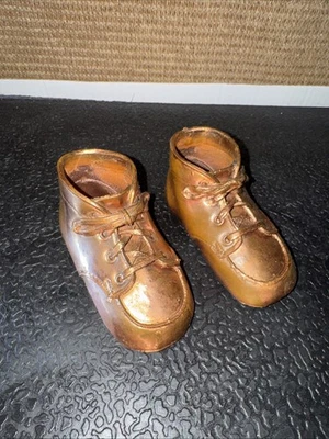 PAR DE ZAPATOS DE BEBÉ VINTAGE COBRE/BRONCE Foto 1 de 4