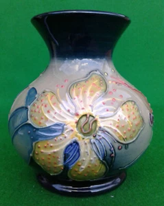 MOORCROFT HYPERICUM VASE - RACHEL BISHOP - RARE PATTERN - Picture 1 of 9