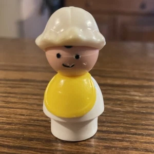 Fisher Price Little People Vintage Baby with White Bonnet Hat & Yellow Bib #761 - Picture 1 of 4