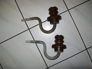 2 x TREVERIS HOCHSPANNUNG ISOLATOR PORZELLAN STROM MAST HAKEN GARDEROBE KLEIDER - Bild 1 von 3
