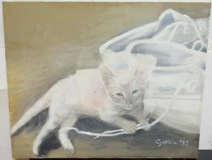 CYNTHIA ORIGINAL OIL ON CANVAS WHITE CAT PLAYING WITH TENNIS SHOES PAINTING 1990 - Picture 1 of 6