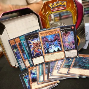 Lotto YUGIOH 350 carte originali con Immortale e Numero 79 Yu-Gi-Oh! 20 FOIL - Bild 1 von 1