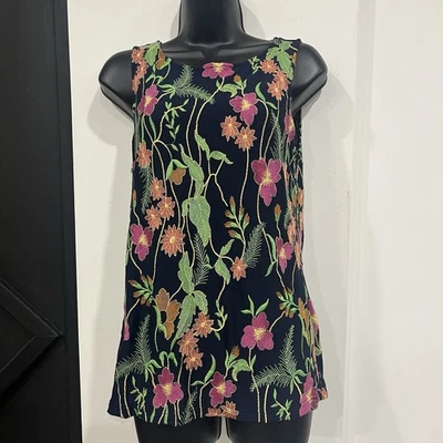 Camiseta sin mangas Meadow Rue de Anthropologie floral bordada talla mediana Foto 1 de 4