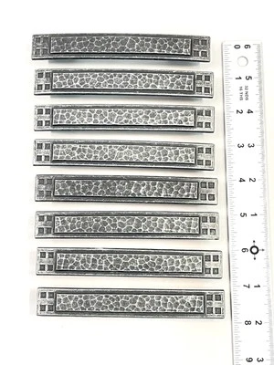 Juego de 8 - Tiradores de cajón Keeler Brass Company vintage, peltre martillado brutalista Foto 1 de 4