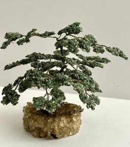 Vtg Jade Green Crushed Gemstone on Wire Tree Of Life Sculpture Quartz 5.5” - Bild 1 von 17