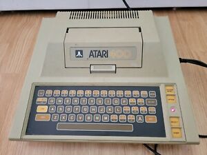 Atari 400 Computer  FOR PARTS ONLY POWERS ON