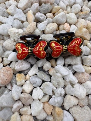 Un par de pequeñas pinzas para el cabello pintadas a mano - dos mariposas rojas Foto 1 de 4