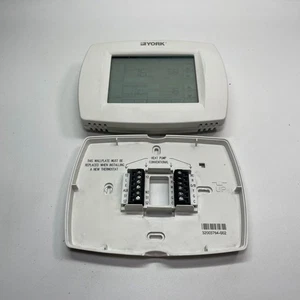 2PP32U70124 Termostato Programable 7 Días Marca York PRO 8000 (TH8321U1055) - Imagen 1 de 5