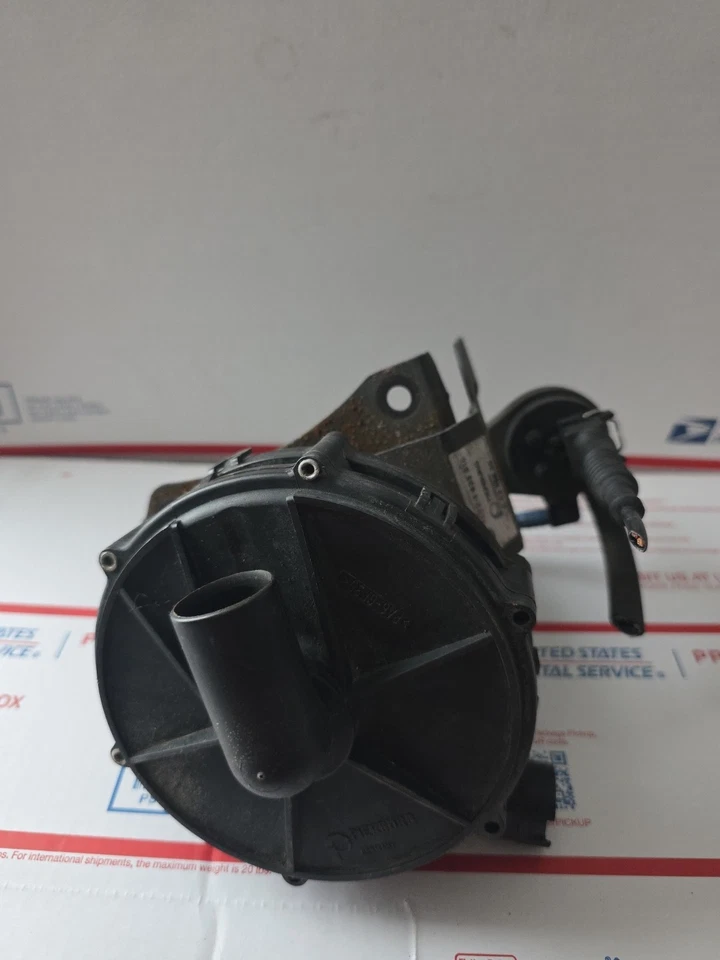 Bomba de inyección de aire secundaria BMW Z3 1996-1998 1,9 L 11-72-1-433-818 Foto 1 de 4