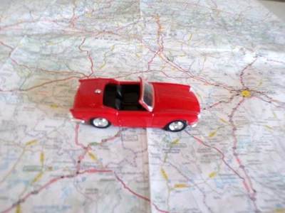 TRIUMPH Spitfire rouge  Hachette SOLIDO 1/43 - Photo 1/2