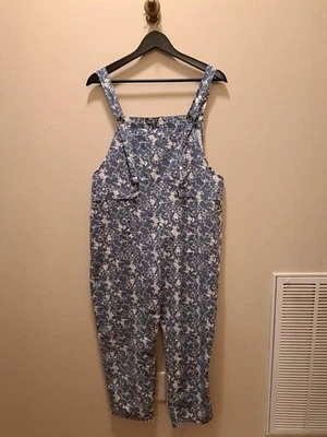  Womens Blue And White Flower Print cotton Overalls Medium Lightweight Soft - Image 1 of 4