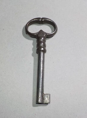 Clé de Meuble pour porte d'armoire, bibliothèque, etc... en fer - Photo 1/3