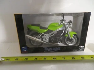 New Ray Triumph Speed Triple Green Motorcycle 1:12 Scale MIB - Picture 1 of 5