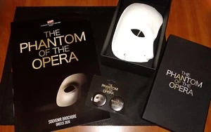 EL FANTASMA DE LA ÓPERA 2020 LIBRO OFICIAL DEL PROGRAMA GRIEGO/MÁSCARA/INSIGNIA DE BOTÓN - Imagen 1 de 4