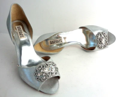 Zapatos BADGLEY MISCHKA EE. UU. 8,5 M Cuero Plateado Joyas D'Orsay Tacón Alto Punta abierta Foto 1 de 4