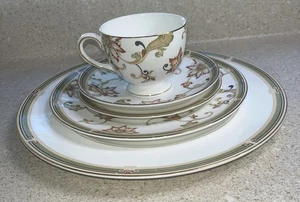 H964~ Wedgwood China OBERON Five Piece Place Setting - Discontinued! - Picture 1 of 8