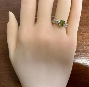Designer KL JCI 10 Karat Weißgold Peridot-Diamant-Akzentring mit Smaragdschliff Gr. 6,75 - Bild 1 von 8