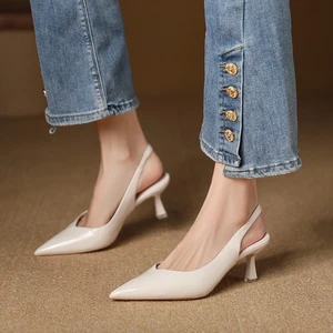 Scarpe da lavoro pendolari a punta in vernice, semplici eleganti EU 35-43 - Foto 1 di 30