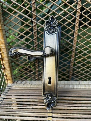 paire de plaques de propreté et poignees style louis XV/ Poignée De Porte - Photo 1/4