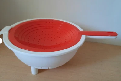 Tupperware Double Colander (Red and White) Foto 1 de 3