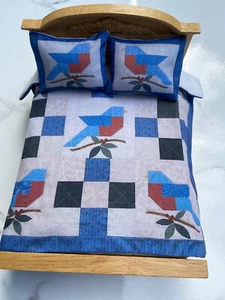 Dollhouse Miniatures bedspread comforter blanket with 2 pillows 1:12 scale #P088 - Picture 1 of 3