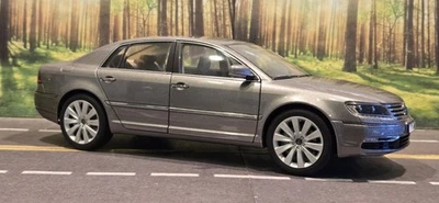 1/18 Kyosho Volkswagen Phaeton Arabesque Silver Diecast Model  - Image 1 of 4