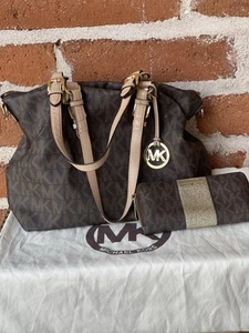 Michael Kors Women's Brown Monogram Shoulder bag With matching Wallet - Picture 1 of 15