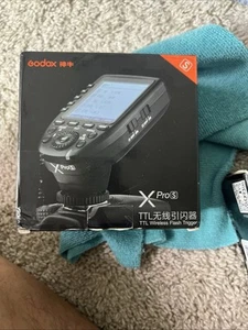 Godox X Pro S - TTL Wireless Flash Trigger - Picture 1 of 3
