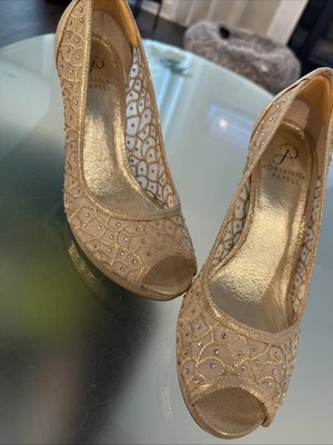 Adrianna Papell high heel with box,only Gold, size 7 1/2 M -Diamonds - Image 1 of 4