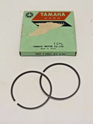 JUEGO ANILLO PISTÓN YAMAHA NUEVO OEM 0.50 492-11601-21 Foto 1 de 4