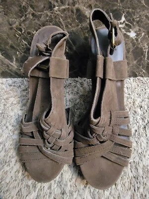 Forever 21 Tacones con Cuña Marrón Gamuza Talla 6 Nuevo en Caja Ver Descripción Foto 1 de 4