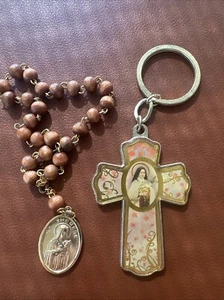 Llavero dorado y coronilla con imagen de flor pequeña de Santa Teresa - Imagen 1 de 3
