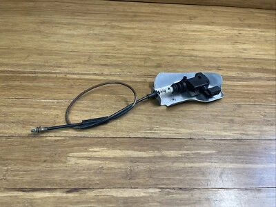 Механизм блока привода топливной защелки 2014 2015 Audi R8 420827606D - Изображение 1 из 4