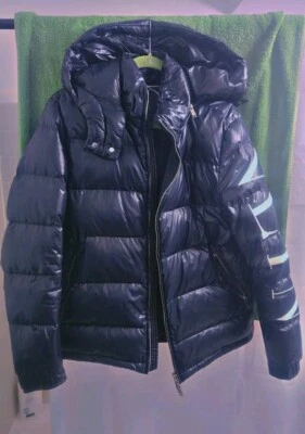 VALENTINO VLTN PUFFER COAT SIZE 50,/40 BLACK LOGO $ 500 AUTHENTIC  FITS LIKE MED - Image 1 of 4