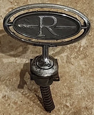 Fabricante de equipos originales Buick Riviera 1986-1993 cromo capó adorno emblema con retenedor GM 20683966 Foto 1 de 4