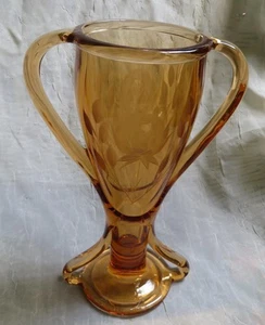 Vintage Fostoria Glas 1930 Sakier Tut Bernstein Trophäe Vase mit geschliffenem Rosenmuster - Bild 1 von 3
