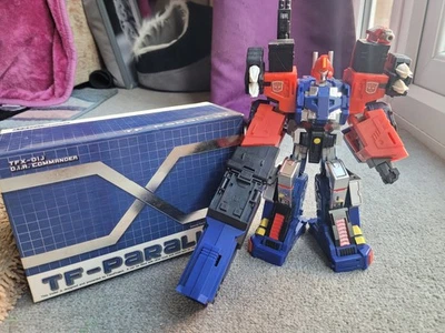 TF-Parallax Fans Project TFX-01J D.I.A Commander With Classics Optimus Prime - Image 1 of 4