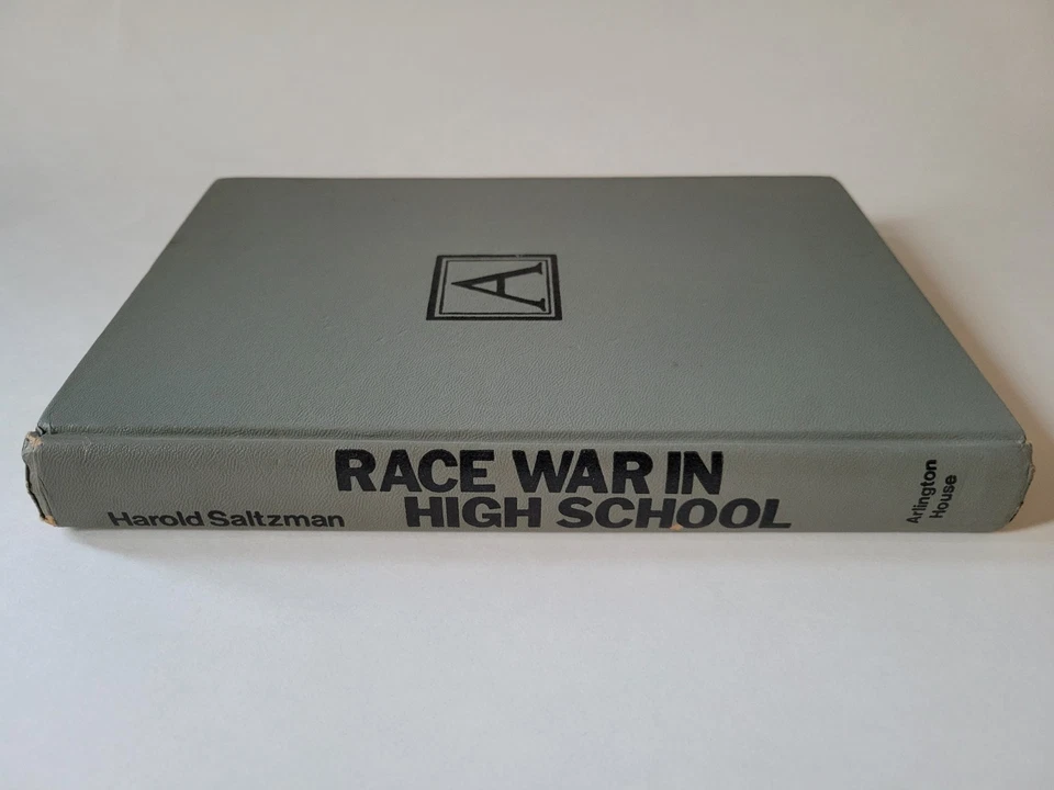 1972 RACE WAR IN HIGH SCHOOL HAROLD SALTZMAN 1ST ED HARDCOVER BROOKLYN NYC VG Foto 1 de 4