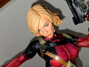 Sideshow Premium Format Exclusive Deadpool Exclusive 1/4 Scale Statue - Picture 1 of 24