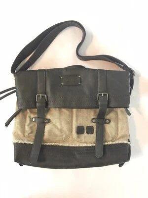 Bolsa carteiro Sherpani Petra feminina grande bronzeada com acabamento marrom conversível - Imagem 1 de 4