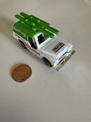 Yat Ming 8006 Vacation Jeep with Ski Rack, a 1:64 scale diecast - Image 1 of 4