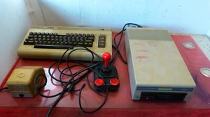 Commodore 64 +Commodore 1541 mit Zubehör siehe Bilder - Bild 1 von 20