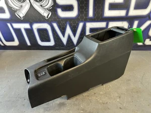 03-06 Accoudoir console centrale Mitsubishi Evo 8 9 Evolution 8 9 - Photo 1/4